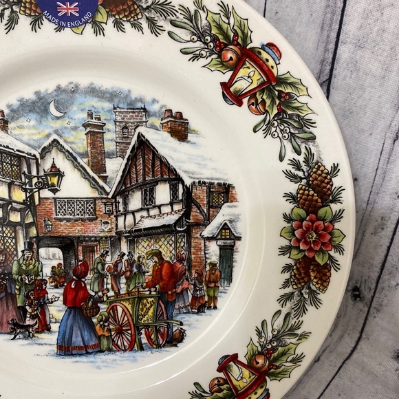 ROYAL STAFFORD OF ENGLAND HOLIDAY DINNER PLATE -ROASTING CHESTNUTS SNOWY VILLAGE - Picture 4 of 6